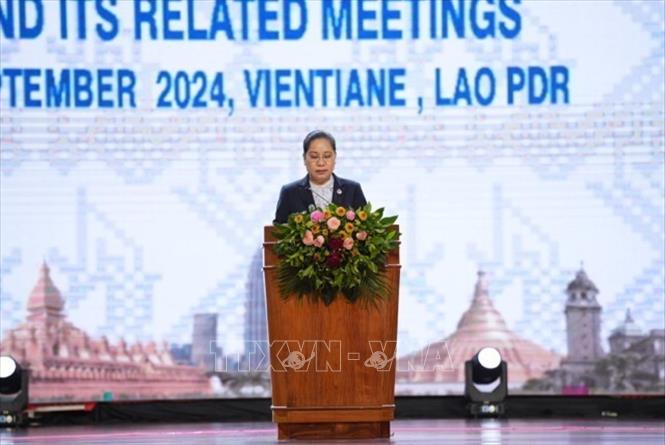 Bộ trưởng Thông tin, Văn hóa và Du lịch Lào Suansavanh Viyaket phát biểu khai mạc. Ảnh: Đỗ Bá Thành - PV TTXVN tại Lào.